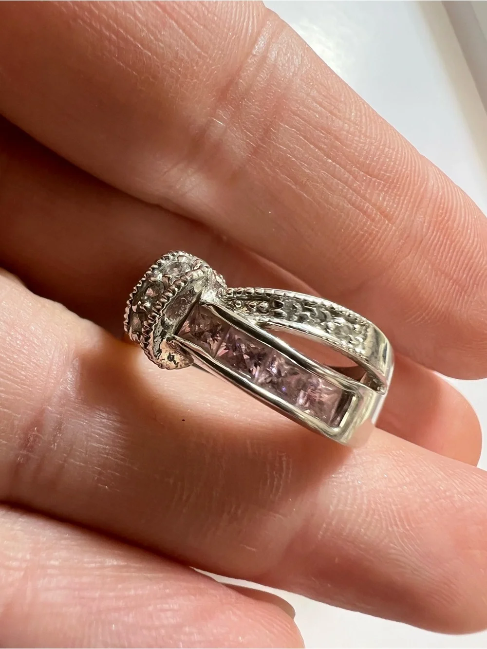 10k white gold Pink and clear stones ribbon ring